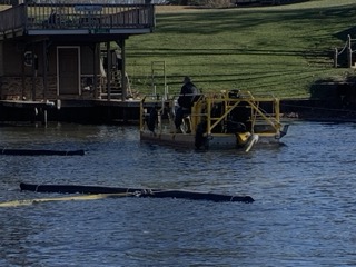 SIDC dredge on the water with its floating pipeline